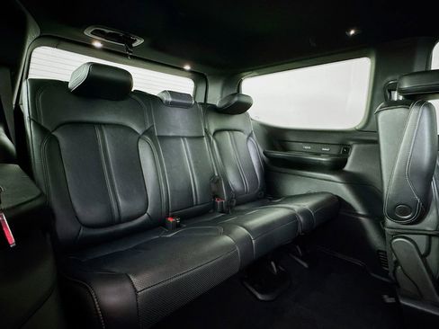 Used 2024 Jeep Wagoneer Series III image 28