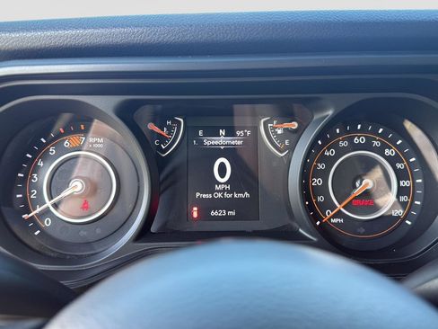 Used 2025 Jeep Wrangler Sport AWD/4WD image 15