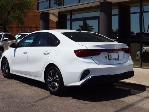 Used 2023 Kia Forte LXS w/ LXS Technology Package image 9