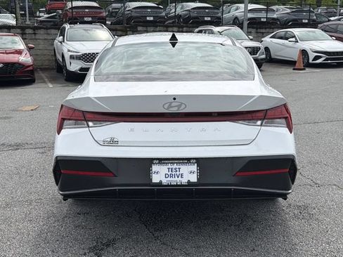 Certified 2025 Hyundai Elantra SEL FWD image 6