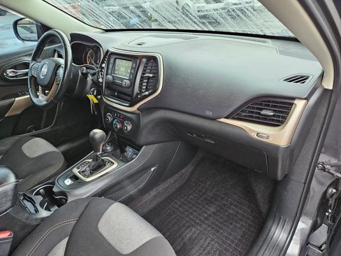 Used 2017 Jeep Cherokee Sport w/ Trailer Tow Group AWD/4WD image 13