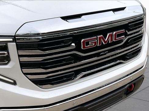 Used 2022 GMC Sierra 1500 SLT AWD/4WD image 29