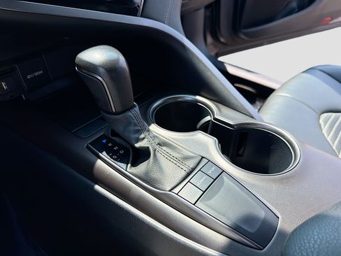 Used 2024 Toyota Camry SE FWD image 10