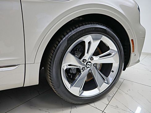Used 2024 Bentley Bentayga Hybrid V6/LEASE OPTIONS AVAILA image 12