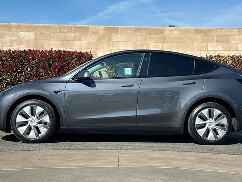 Used 2023 Tesla Model Y Long Range image 7