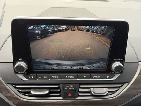 Used 2024 Nissan Altima 2.5 SV image 13