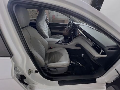 Used 2020 Toyota Camry SE FWD image 31