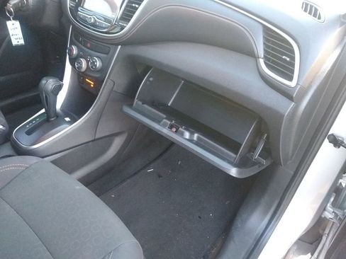 Used 2018 Chevrolet Trax LS image 31