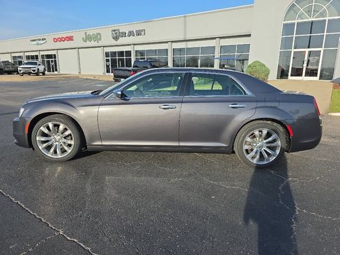 Used 2019 Chrysler 300 Limited RWD image 9