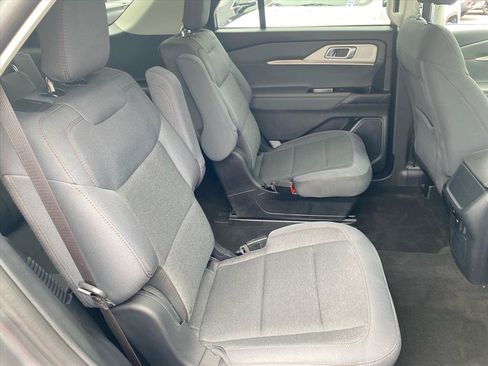 Used 2025 Ford Explorer Active AWD/4WD image 23