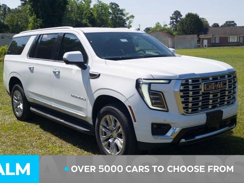 Used 2025 GMC Yukon XL Denali AWD/4WD image 3