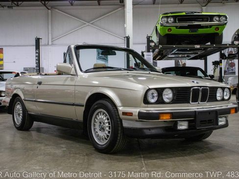 Used 1989 BMW 325i Convertible RWD image 11