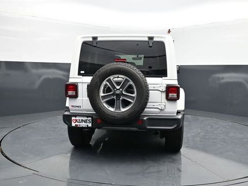 Used 2021 Jeep Wrangler Unlimited Sahara w/ Uconnect 4C Nav & Sound Group AWD/4WD image 8