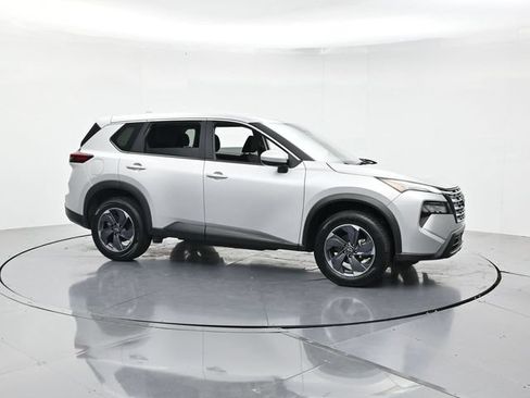 Used 2025 Nissan Rogue SV FWD image 3