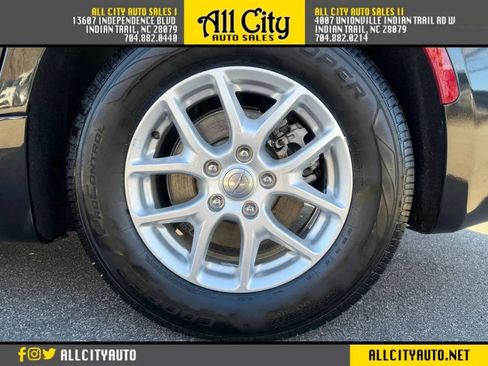 Used 2020 Chrysler Voyager Lxi FWD image 38