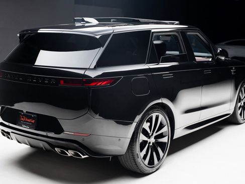 Used 2025 Land Rover Range Rover Sport Dynamic SE image 32