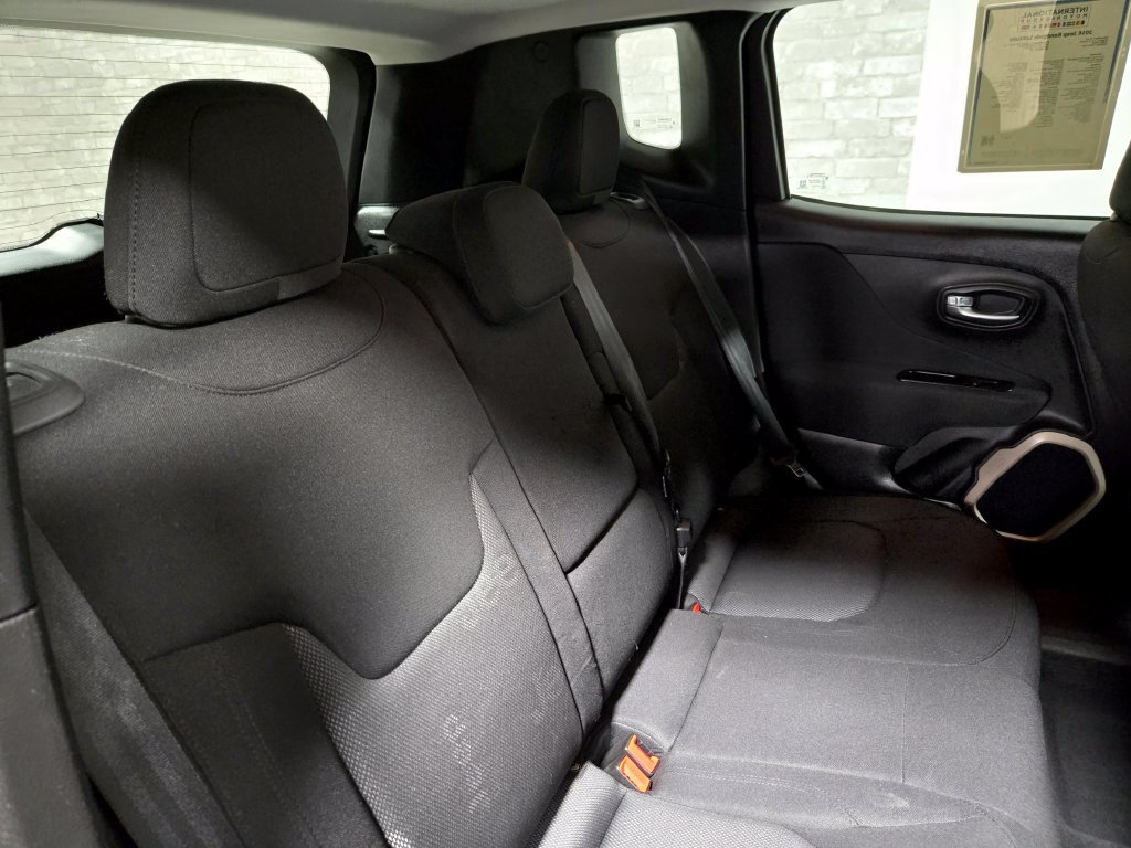 Used 2016 Jeep Renegade Latitude AWD/4WD image 46