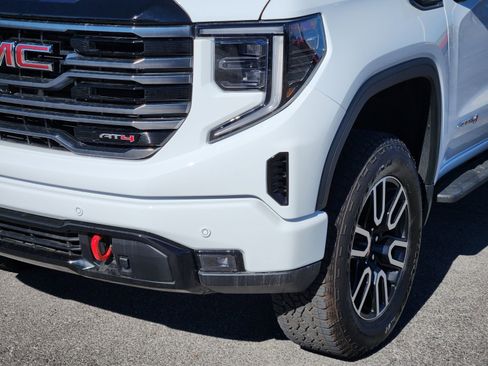 Used 2025 GMC Sierra 1500 AT4 w/ AT4 Premium Package image 11