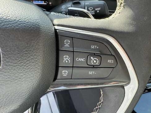 Used 2023 Jeep Grand Cherokee L Laredo image 21