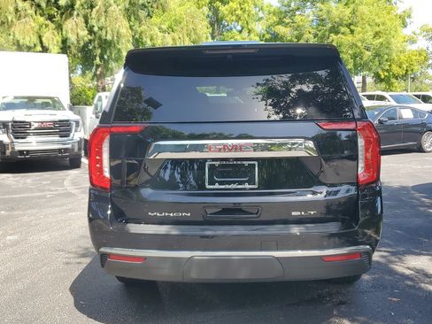 Certified 2022 GMC Yukon SLT w/ SLT Premium Package AWD/4WD image 4