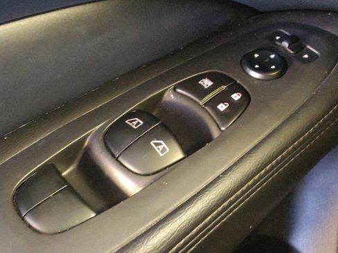 Used 2018 Nissan Pathfinder SV FWD image 27
