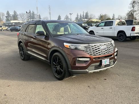 Used 2020 Ford Explorer Platinum w/ Premium Technology Package image 7