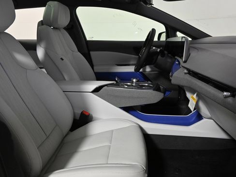 New 2026 Cadillac Optiq Luxury 2 image 16