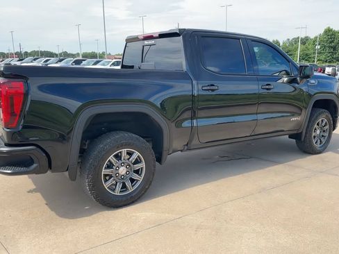 Used 2024 GMC Sierra 1500 AT4 w/ AT4 Preferred Package AWD/4WD image 9