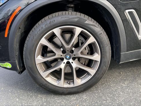Certified 2023 BMW X5 xDrive45e w/ Executive Package image 11