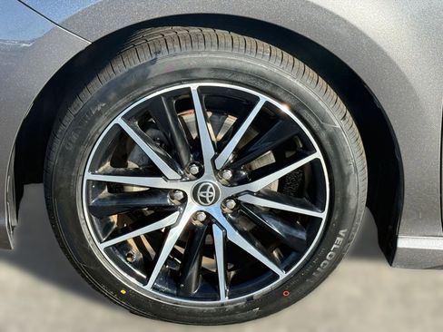 Used 2021 Toyota Camry SE image 11