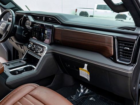 Used 2024 GMC Sierra 2500 Denali Ultimate image 18