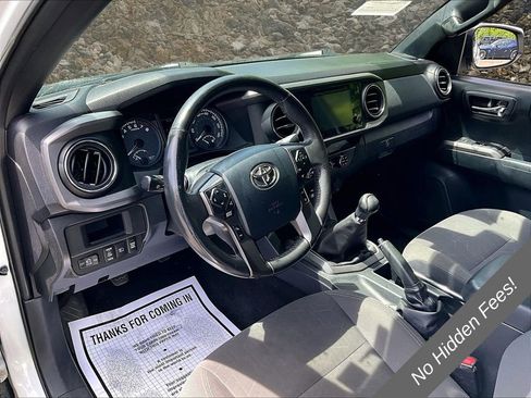 Used 2018 Toyota Tacoma TRD Sport AWD/4WD image 11