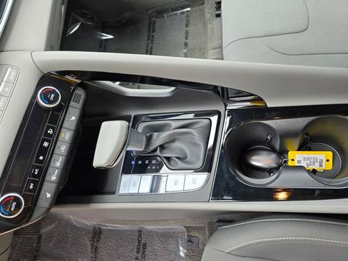 Used 2025 Hyundai Elantra SEL FWD image 30