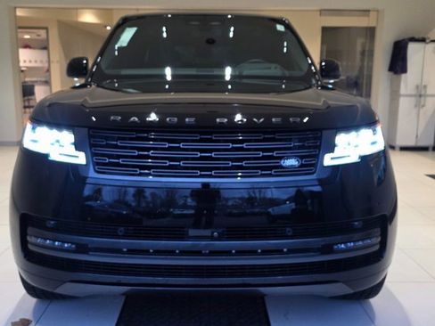 New 2025 Land Rover Range Rover Long Wheelbase SE image 10