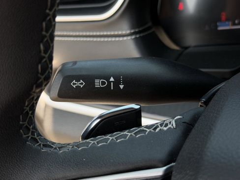 Used 2023 Jeep Grand Cherokee Laredo image 20