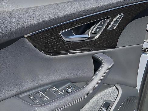 Used 2024 Audi Q7 3.0T Premium Plus image 11