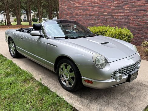 Used 2005 Ford Thunderbird RWD image 40