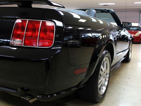 Used 2005 Ford Mustang GT image 30