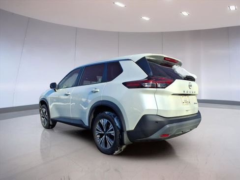 Used 2022 Nissan Rogue SV image 3