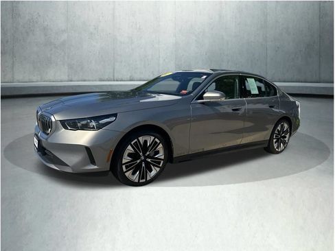 Used 2025 BMW 540i xDrive AWD/4WD image 1