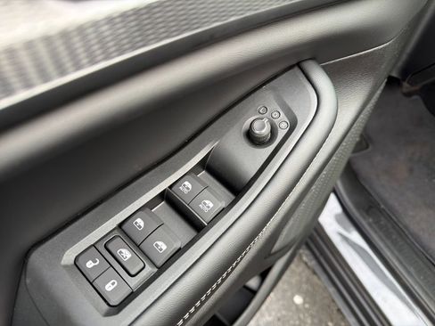 New 2025 Jeep Grand Cherokee Altitude image 12