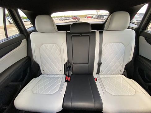 Used 2024 Volkswagen Atlas Cross Sport SEL Premium R-Line AWD/4WD image 13