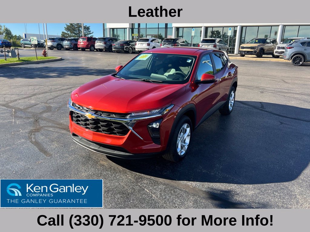 Used 2024 Chevrolet Trax LS w/ LS Convenience Package FWD image 2