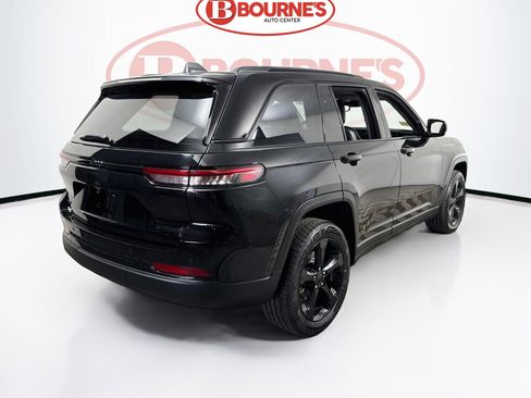 Used 2023 Jeep Grand Cherokee Limited w/ Black Appearance Package image 9