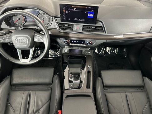 Used 2023 Audi Q5 2.0T Premium w/ Convenience Package image 12