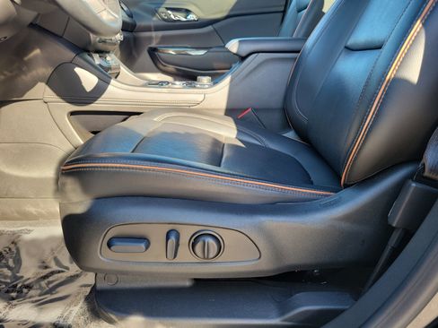 Used 2023 GMC Acadia AT4 w/ Technology Package image 18