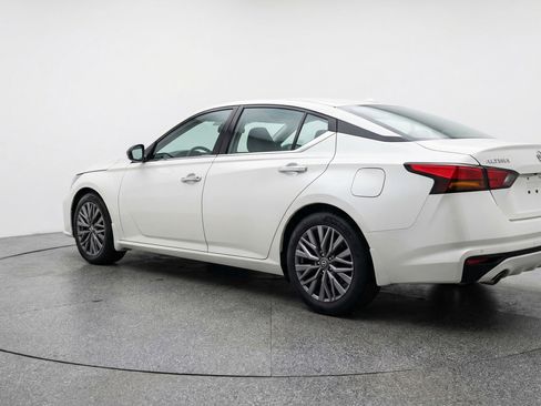 Used 2025 Nissan Altima 2.5 SV image 6