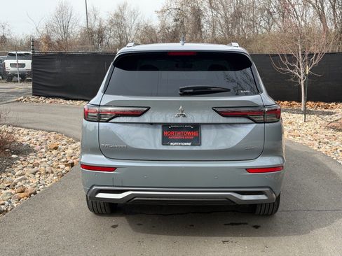New 2026 Mitsubishi Outlander SEL image 4