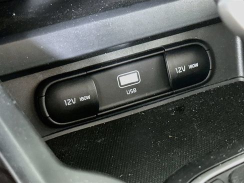 Used 2025 Kia Soul LX w/ LX Technology Package FWD image 27