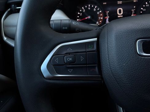 Used 2025 Jeep Compass Limited AWD/4WD image 36